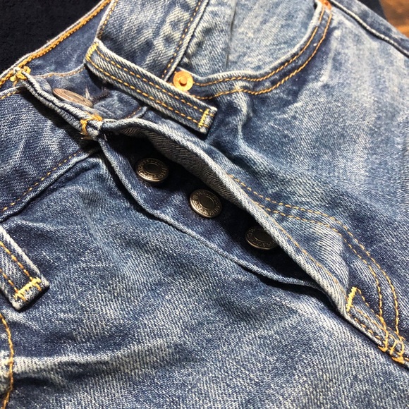 🔴SOLD 🔴Levi’s size 24 shorts - Picture 4 of 4